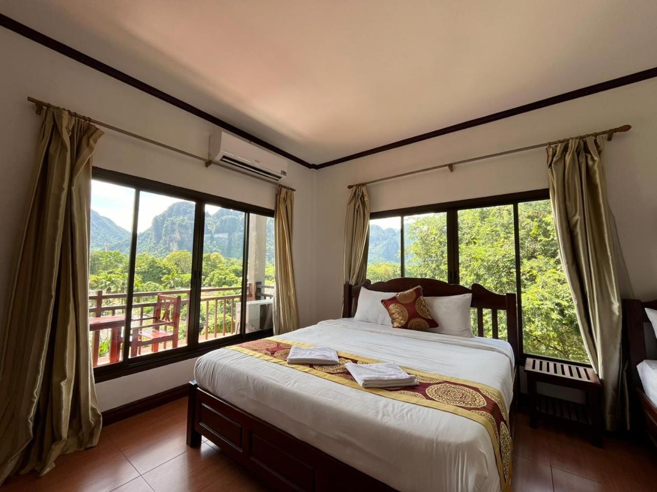 Vang Vieng Hana River View Hotel & Travel Kültér fotó