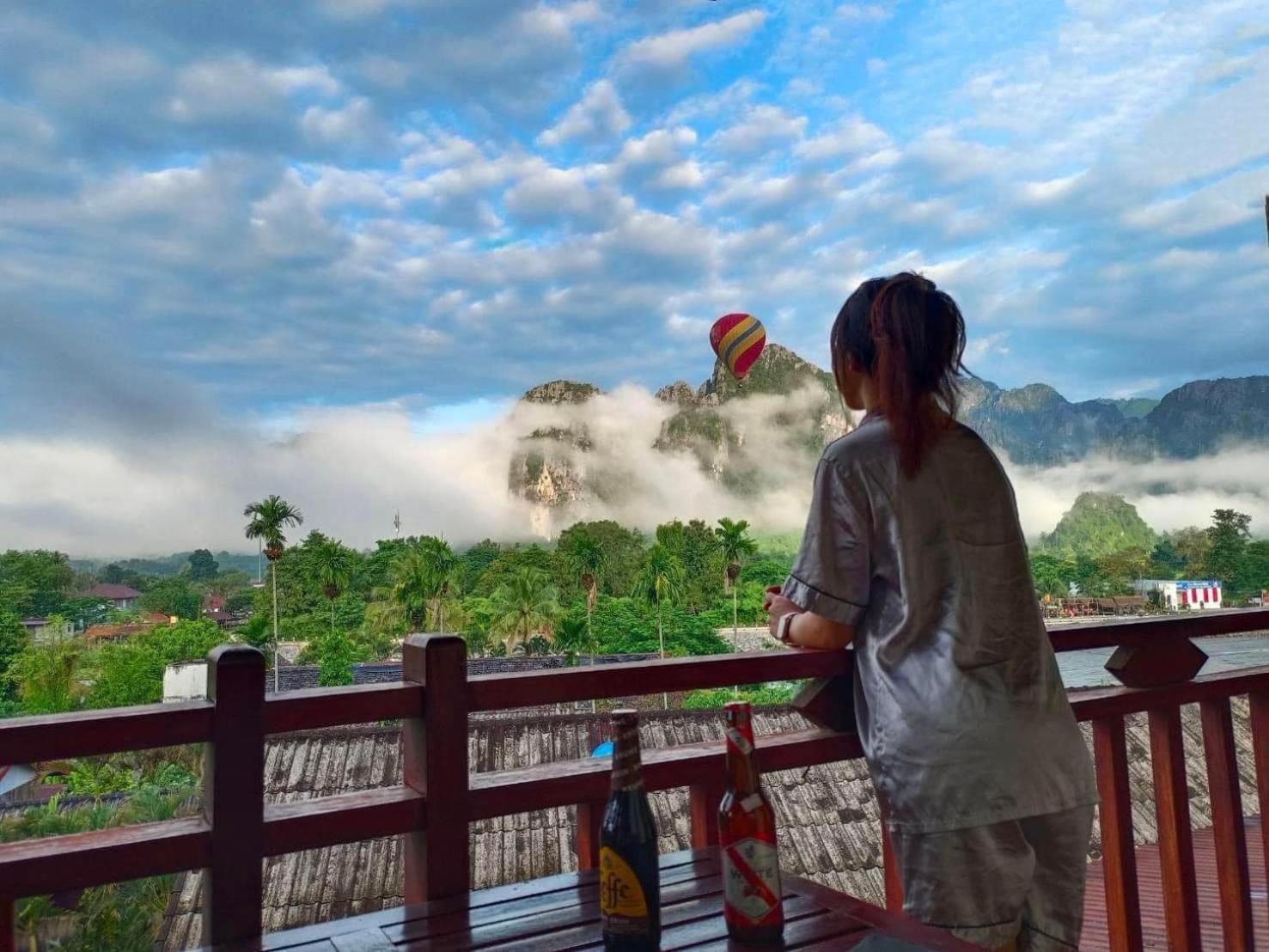 Vang Vieng Hana River View Hotel & Travel Kültér fotó