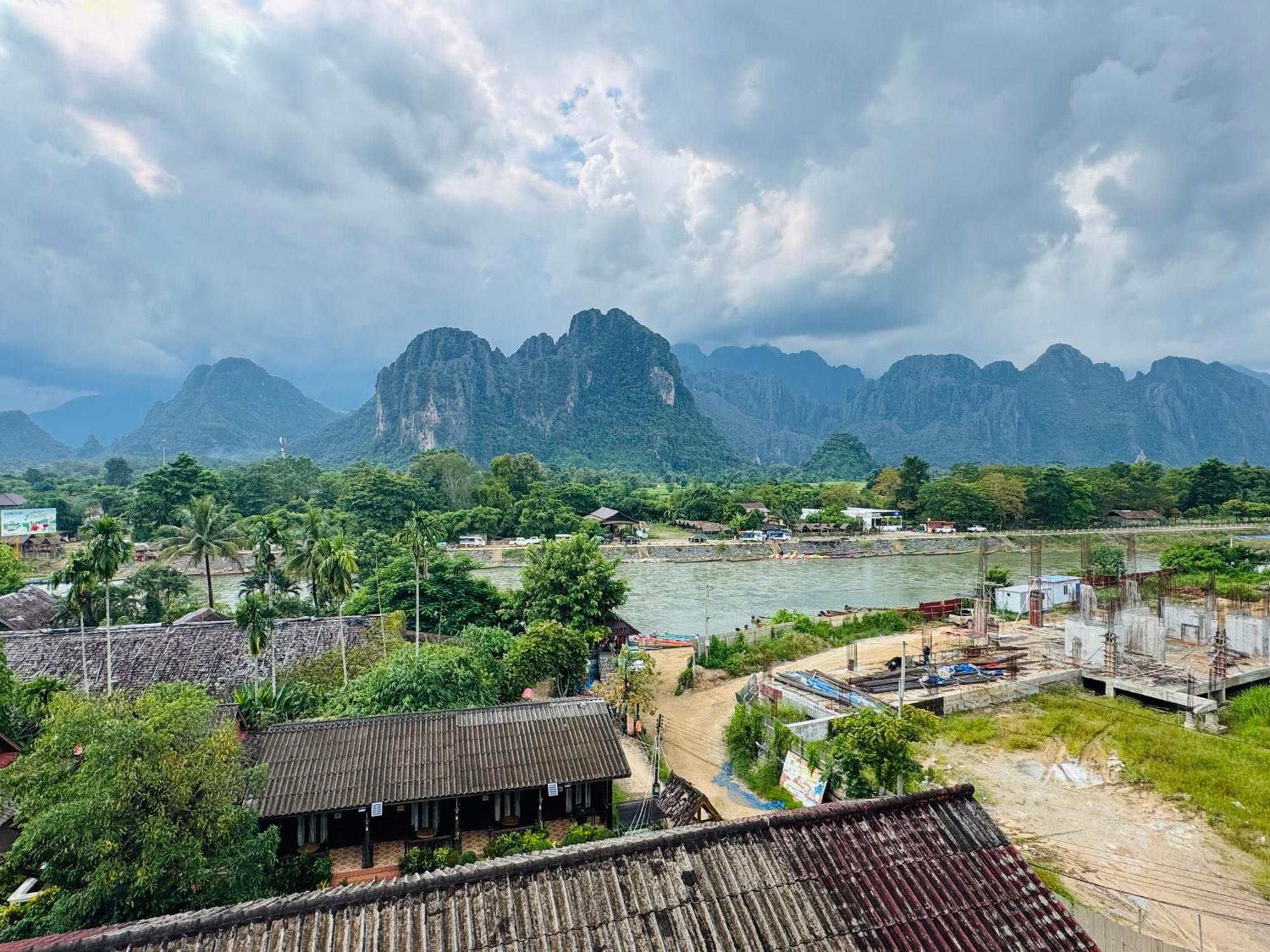 Vang Vieng Hana River View Hotel & Travel Kültér fotó
