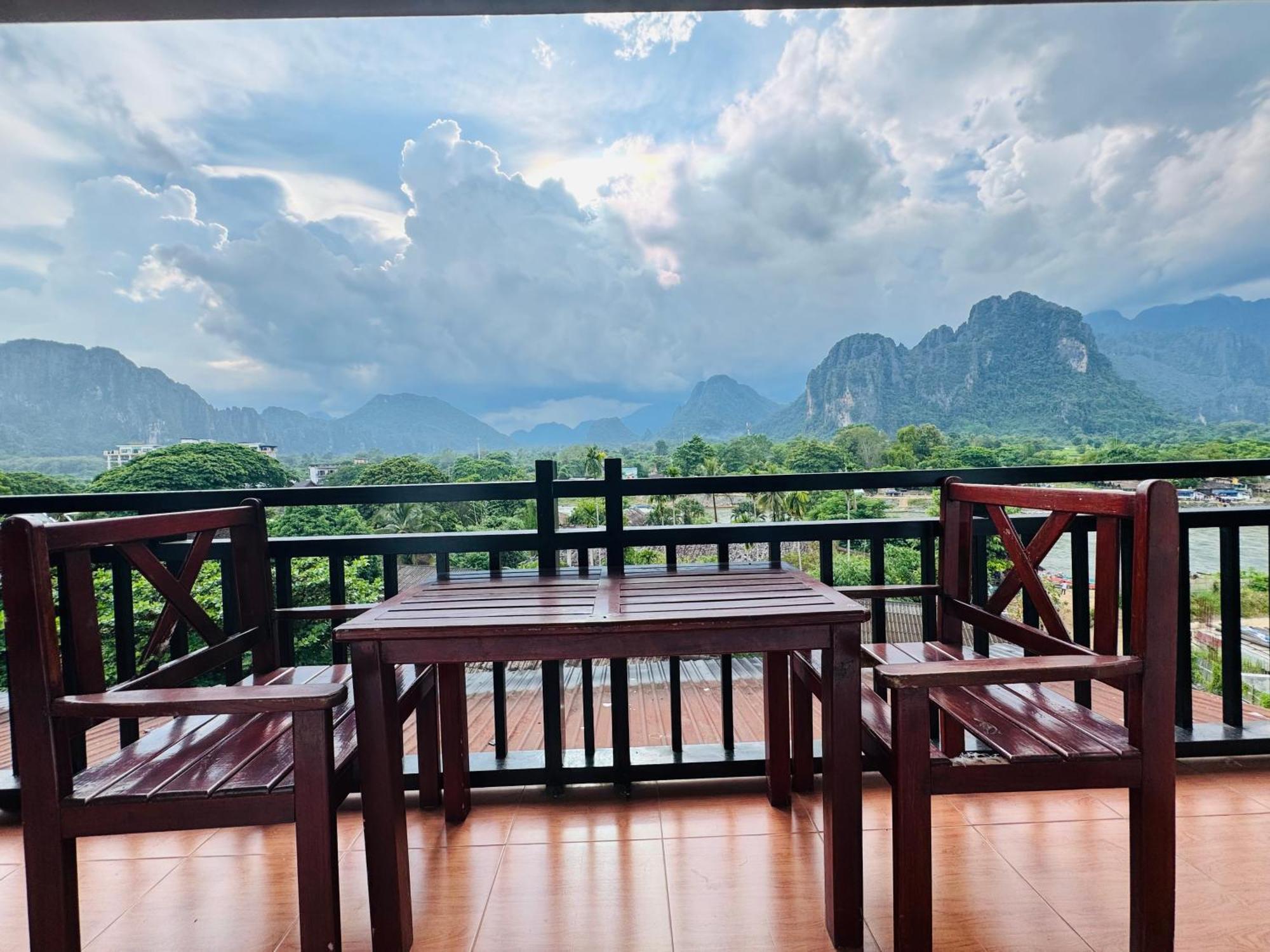 Vang Vieng Hana River View Hotel & Travel Kültér fotó