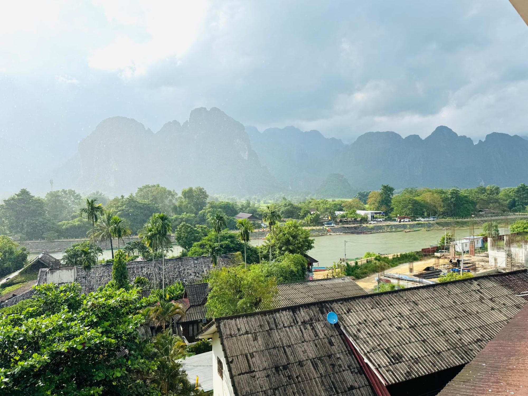 Vang Vieng Hana River View Hotel & Travel Kültér fotó