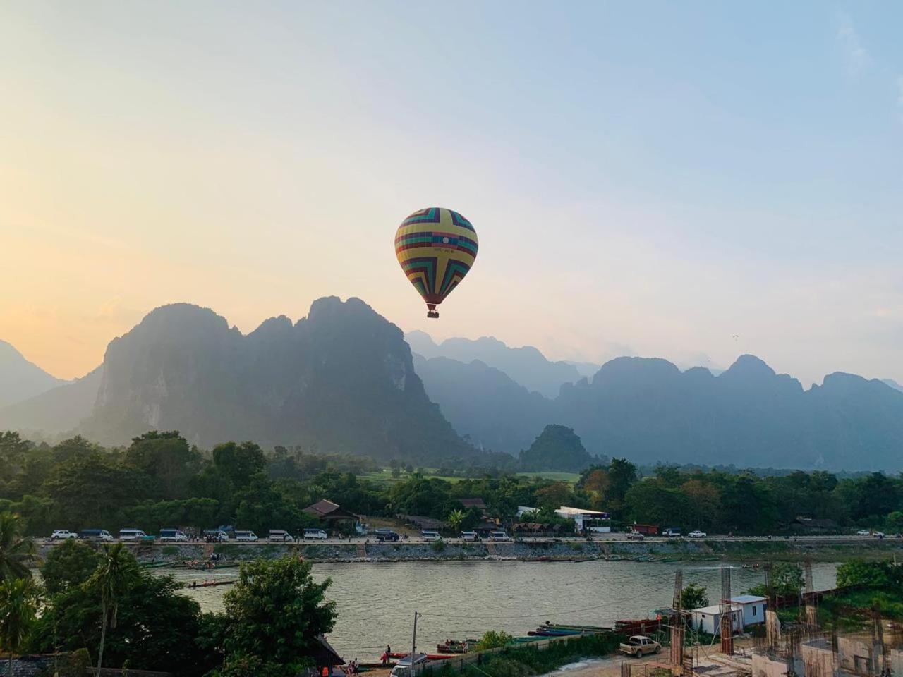 Vang Vieng Hana River View Hotel & Travel Kültér fotó