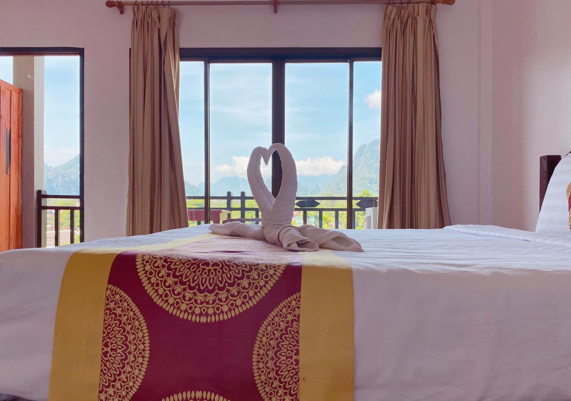 Vang Vieng Hana River View Hotel & Travel Kültér fotó