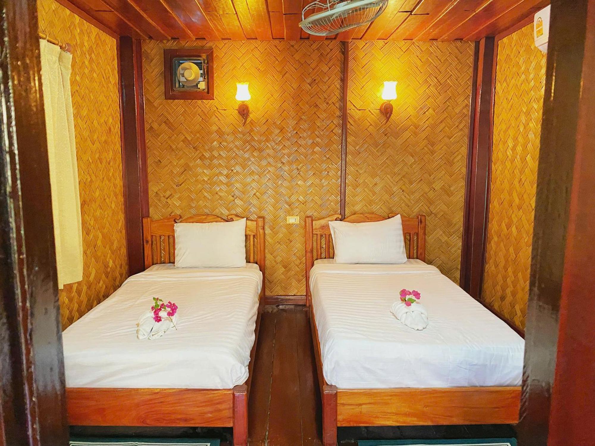 Vang Vieng Hana River View Hotel & Travel Kültér fotó