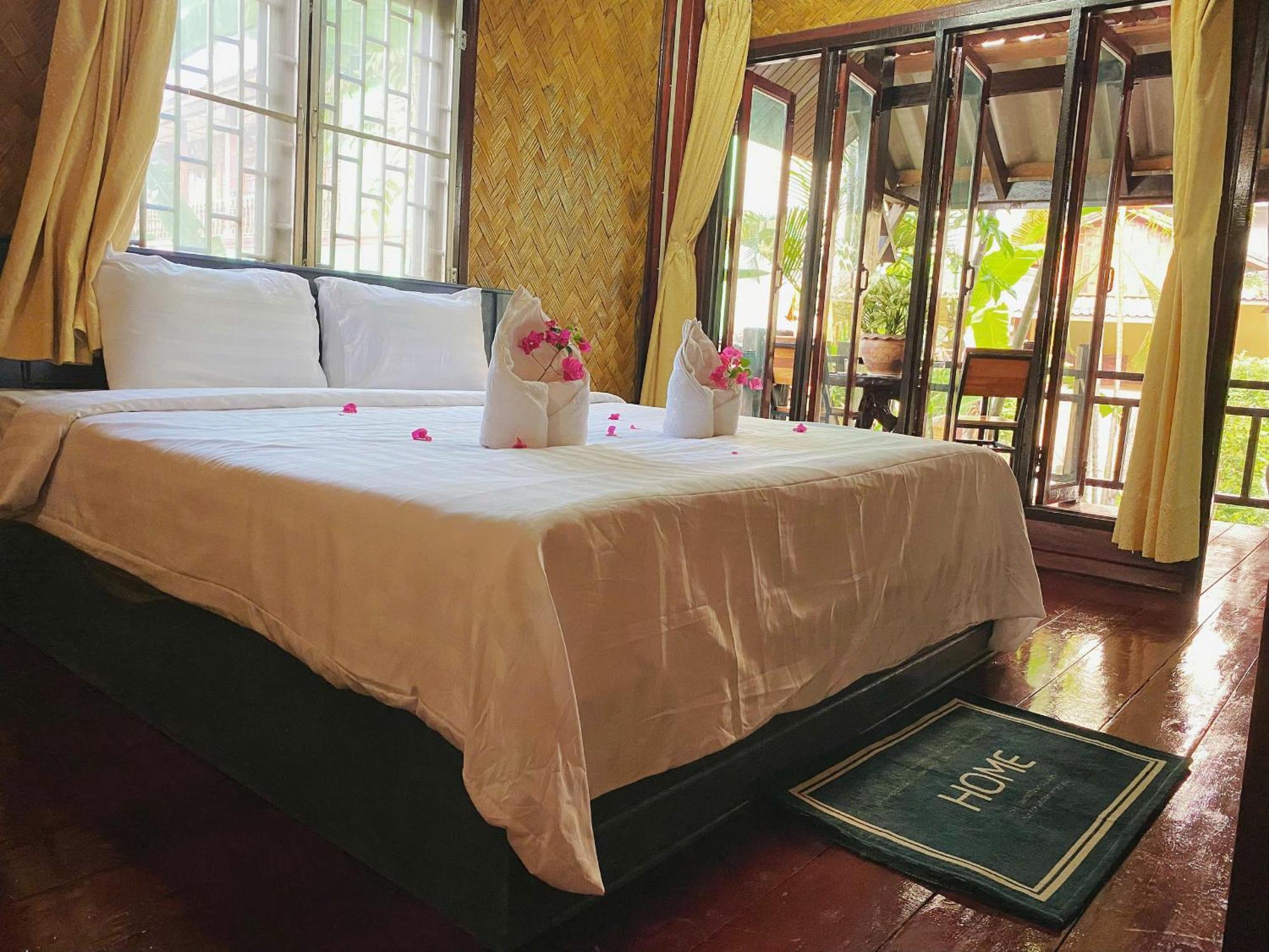 Vang Vieng Hana River View Hotel & Travel Kültér fotó