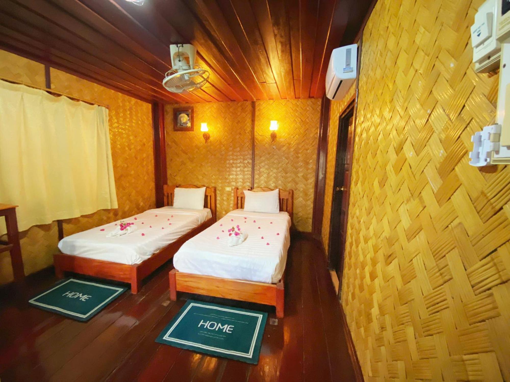 Vang Vieng Hana River View Hotel & Travel Kültér fotó