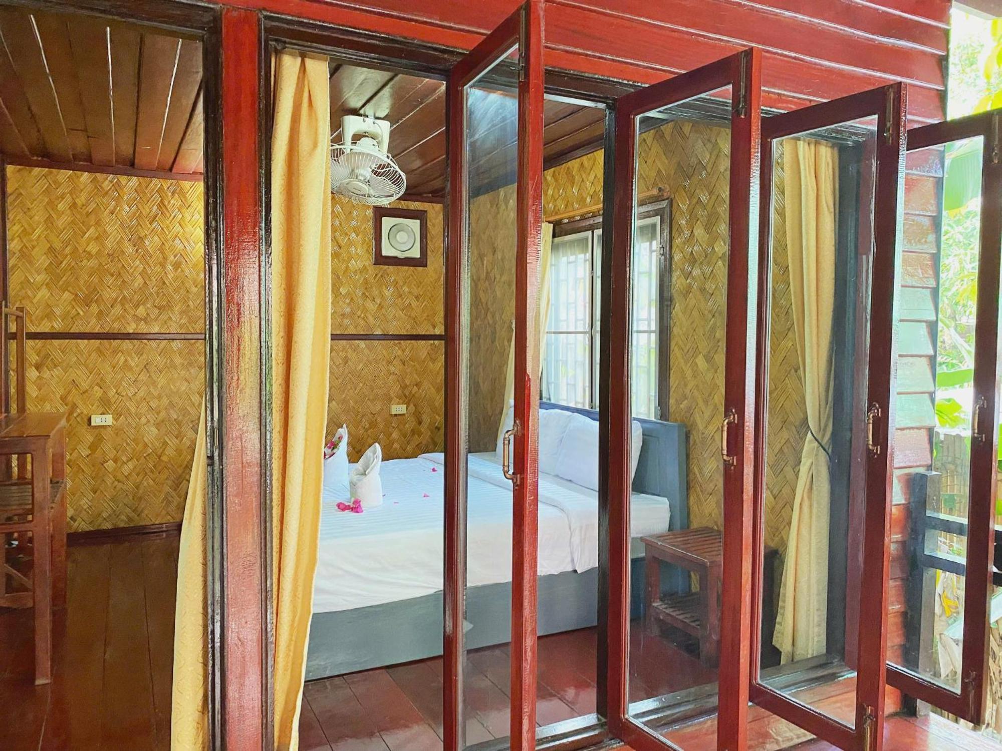 Vang Vieng Hana River View Hotel & Travel Kültér fotó